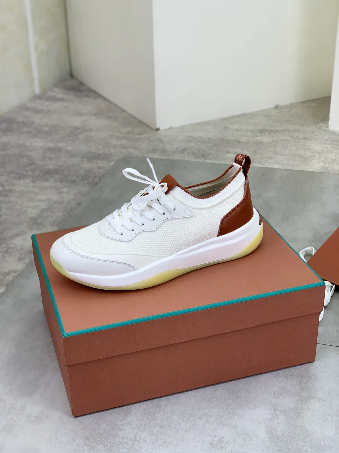 Men's Men's Shoes 💰P620 New 💰High Quality Latest Casual Shoes Loro Piana 💯Top Authentic Grade💯Buy the original 1:1 copy💯 Founded the existing Loro Piana company on April 24, 1924. It is now the sixth generation of family business, providing top quality products to customers who are discerning about taste and quality. Imported original fly woven fabric with cowhide fabric, plain calfskin lining, hand-stitched thread with cowhide feet, original packaging, code number: 38-44 (customized for 45 and 46), seven colors available